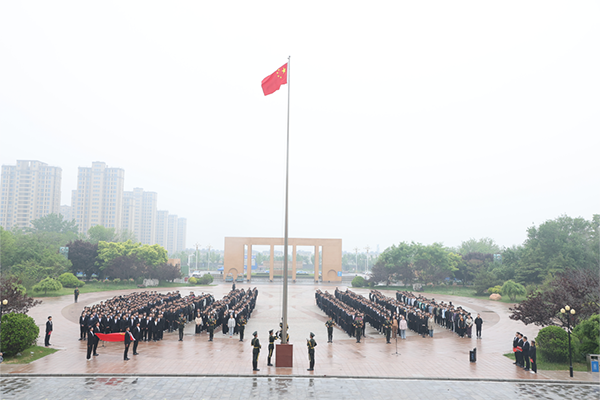 图片1庄严升旗.png 图片1庄严升旗.png