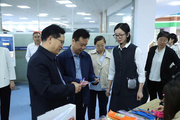 图片一 调研现场.jpg 图片一 调研现场.jpg